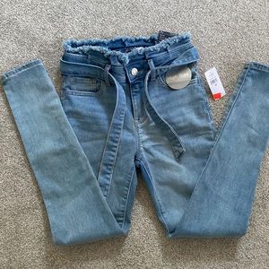 NWT girls high wasted belted jeans sz 10